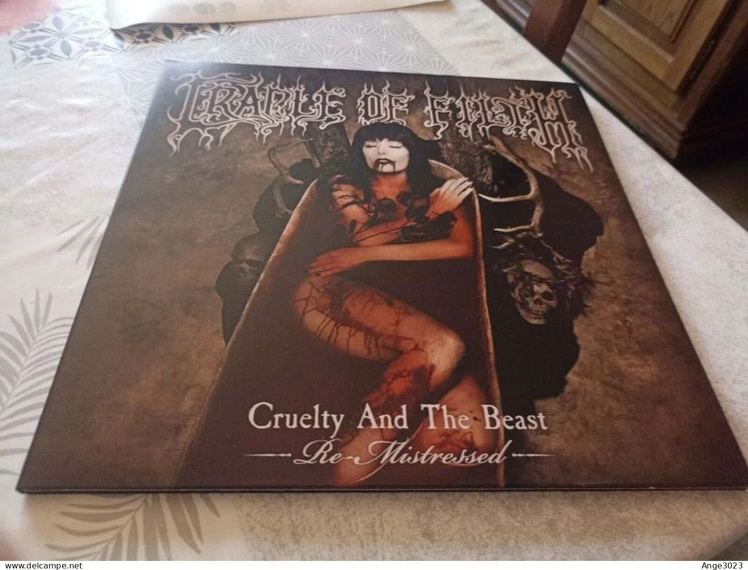 CRADLE OF FILTH "Cruelty And The Beast Re-mistressed" + - Hard Rock En Metal