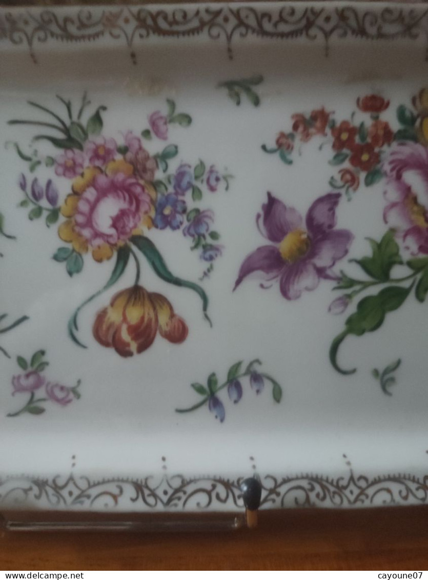 Plat à cake porcelaine de Limoges France riche décor de bouquet fleuri et dorure