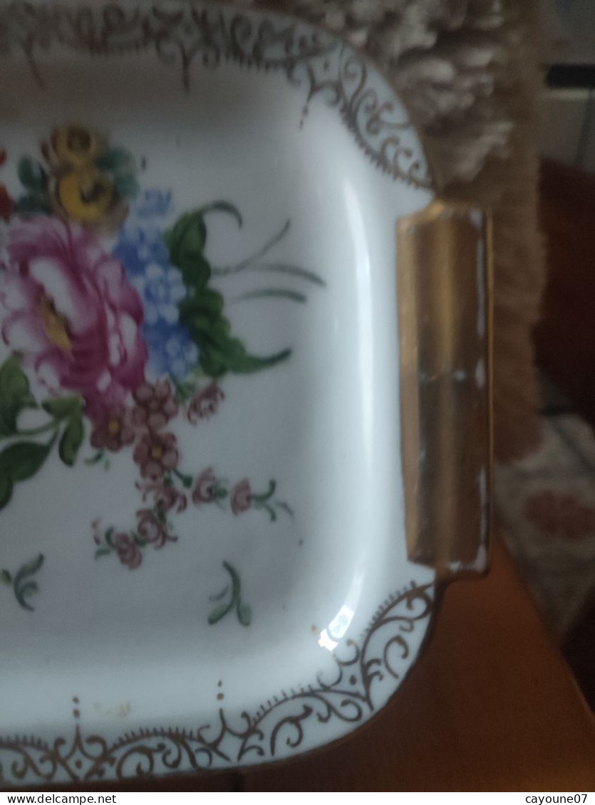 Plat à cake porcelaine de Limoges France riche décor de bouquet fleuri et dorure