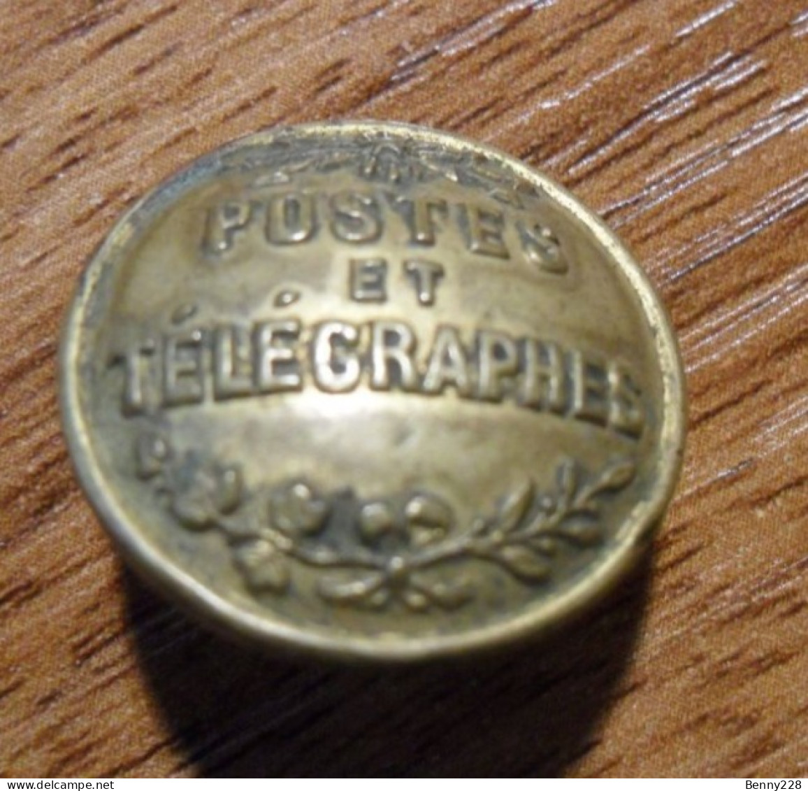 Bouton Ancien Bombé - Uniforme / Postes Et Télégraphes / Doré - Marqué : T W & W Paris - ø 2 Cm - Début XXème. - Buttons