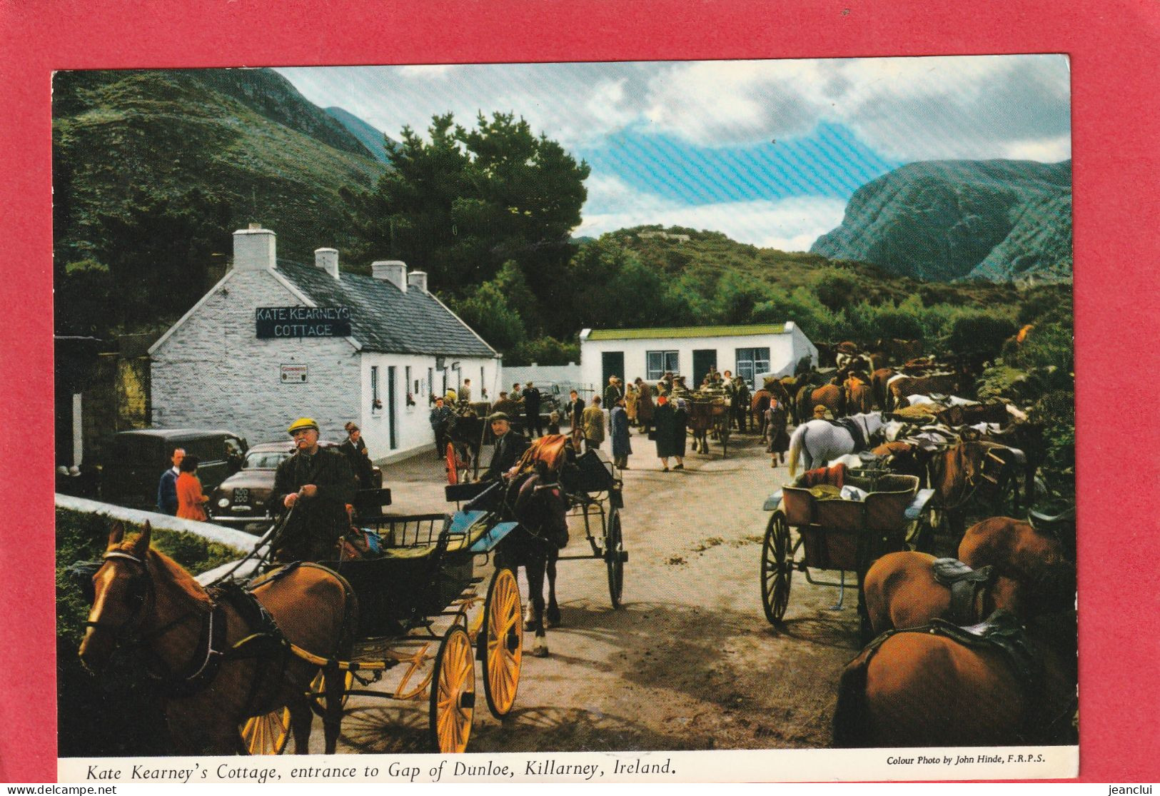 CPM. KATE KEARNEY'S COTTAGE . ENTRANCE TO GAP OF DUNLOE . KILLARNEY IRELAND . CARTE TRES ANIMEE TIMBRE DECOLLE 2 SCANNES - Kerry