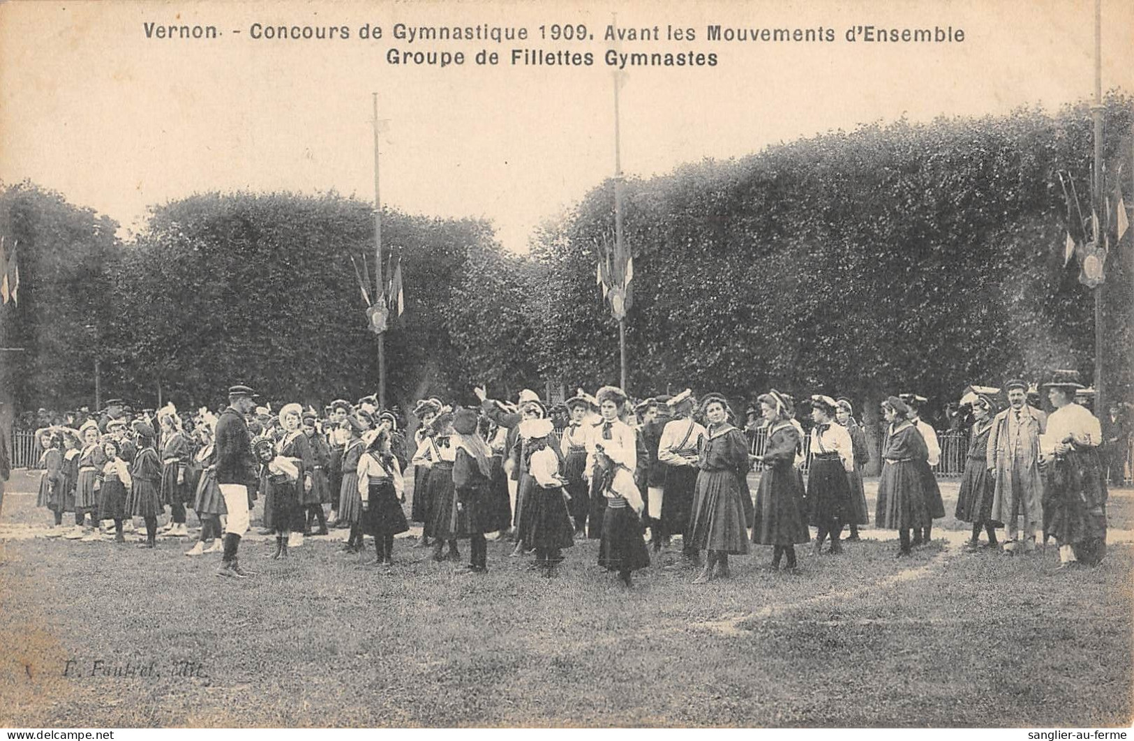 CPA 27 VERNON / CONCOURS DE GYMNASTIQUE 1909 / GROUPE DE FILLETTES GYMNASTES - Vernon