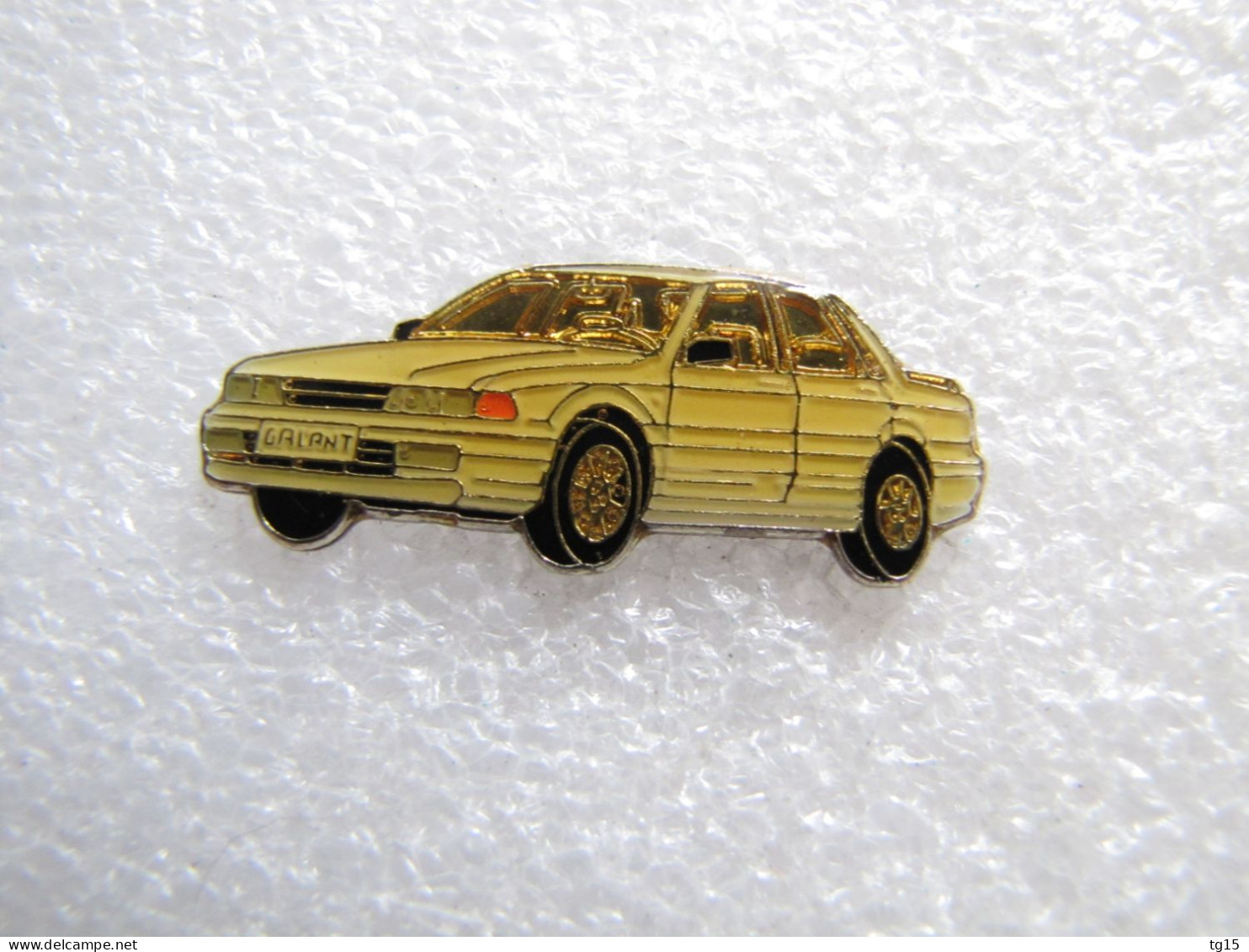 PIN'S    MITSUBISHI   GALANT - Mitsubishi