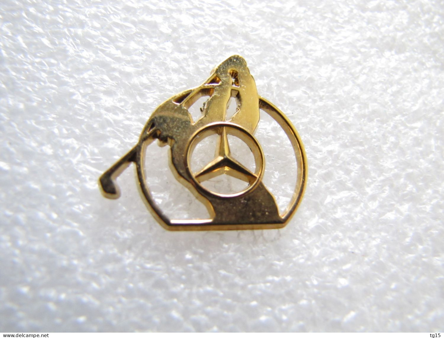 PIN'S  LOGO    MERCEDES-BENZ   GOLF   ARTHUS BERTRAND - Mercedes