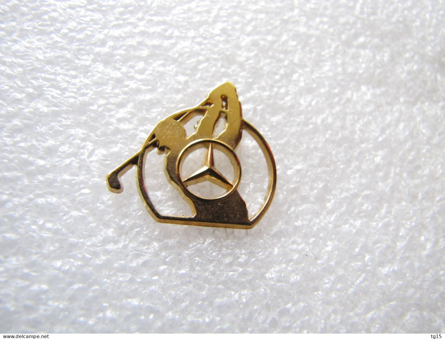 PIN'S  LOGO    MERCEDES-BENZ   GOLF   ARTHUS BERTRAND - Mercedes