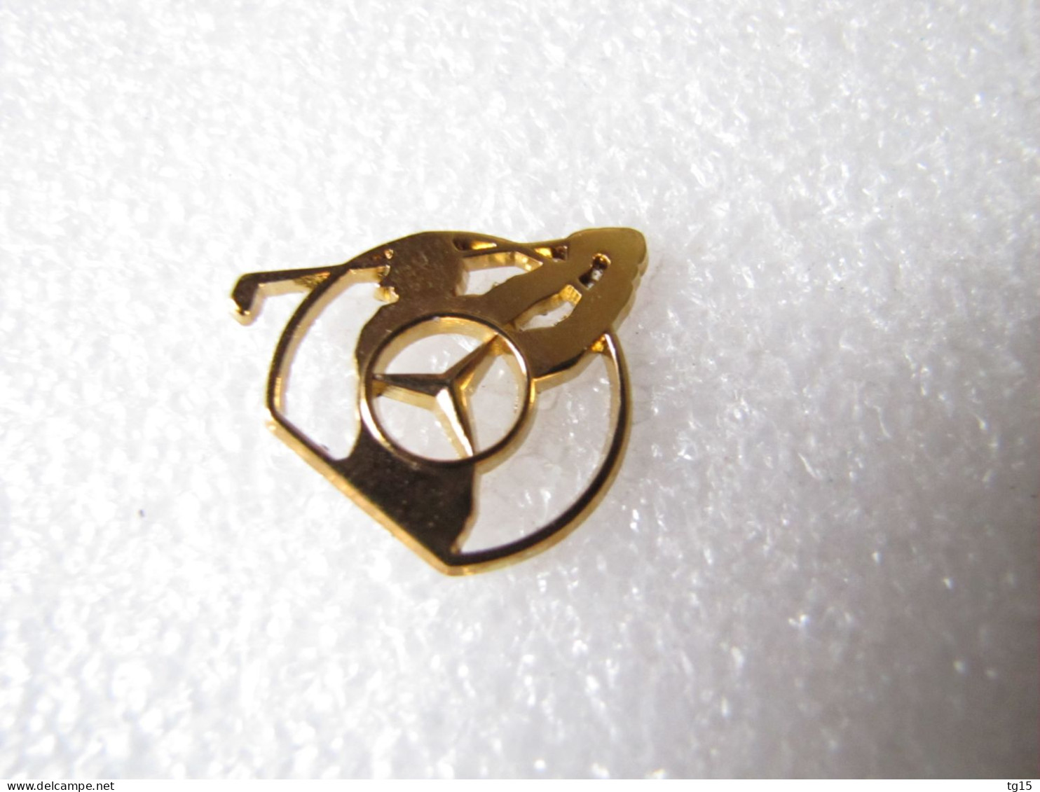 PIN'S  LOGO    MERCEDES-BENZ   GOLF   ARTHUS BERTRAND - Mercedes