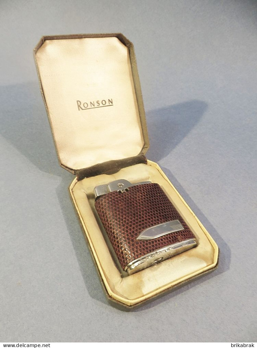 ° BRIQUET A GAZ RONSON ESSEX DANS SA BOITE + Tabac Cigarette - Autres & Non Classés