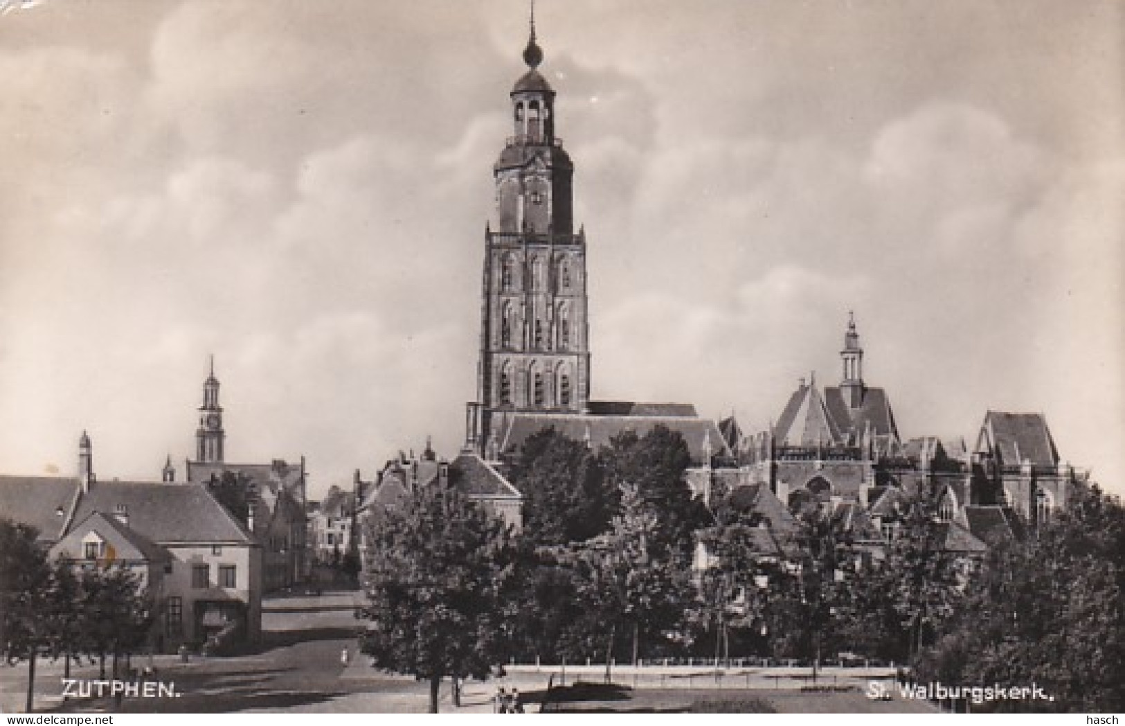4843167Zutphen, St. Walburgkerk. 1940.(FOTO KAART)(kleine Vouwen In De Hoeken) - Zutphen