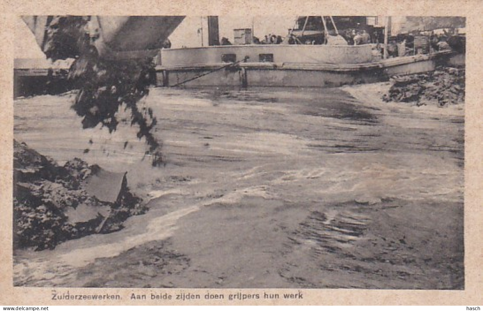 4843258Zuiderzeewerken, Aan Beide Zijden Doen Grijpers Hun Werk.  - Den Oever (& Afsluitdijk)