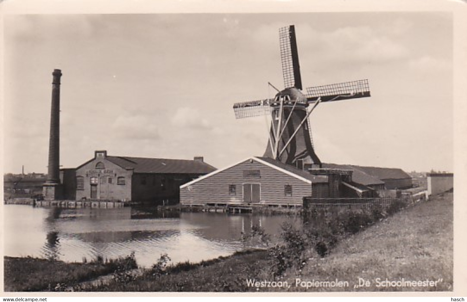 4843314Westzaan, Papiermolen ,,De Schoolmeester’’. (FOTOKAART)(linkerkant Afgeknipt ?) - Zaanstreek