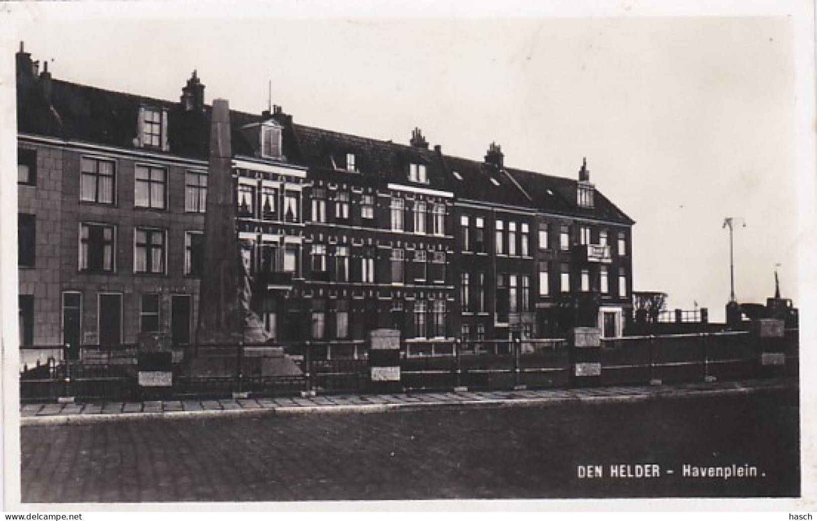 48373Den Helder, Havenplein. (FOTO KAART)(kleine Vouwen In De Hoeken) - Den Helder
