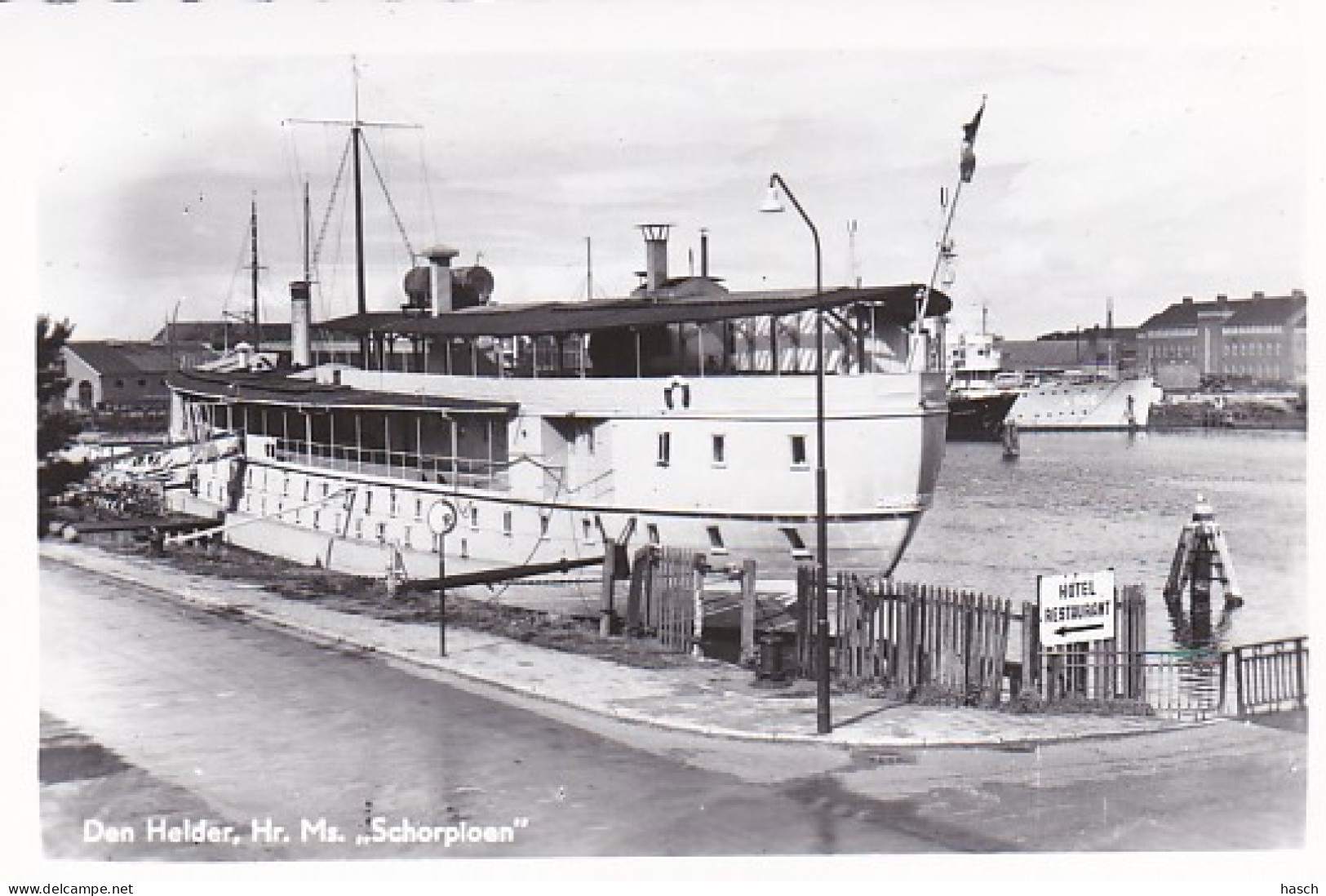 483792Den Helder, Hr. Ms. Schorpioen. (FOTO KAART)(minuscule Vouwen In De Hoeken) - Den Helder