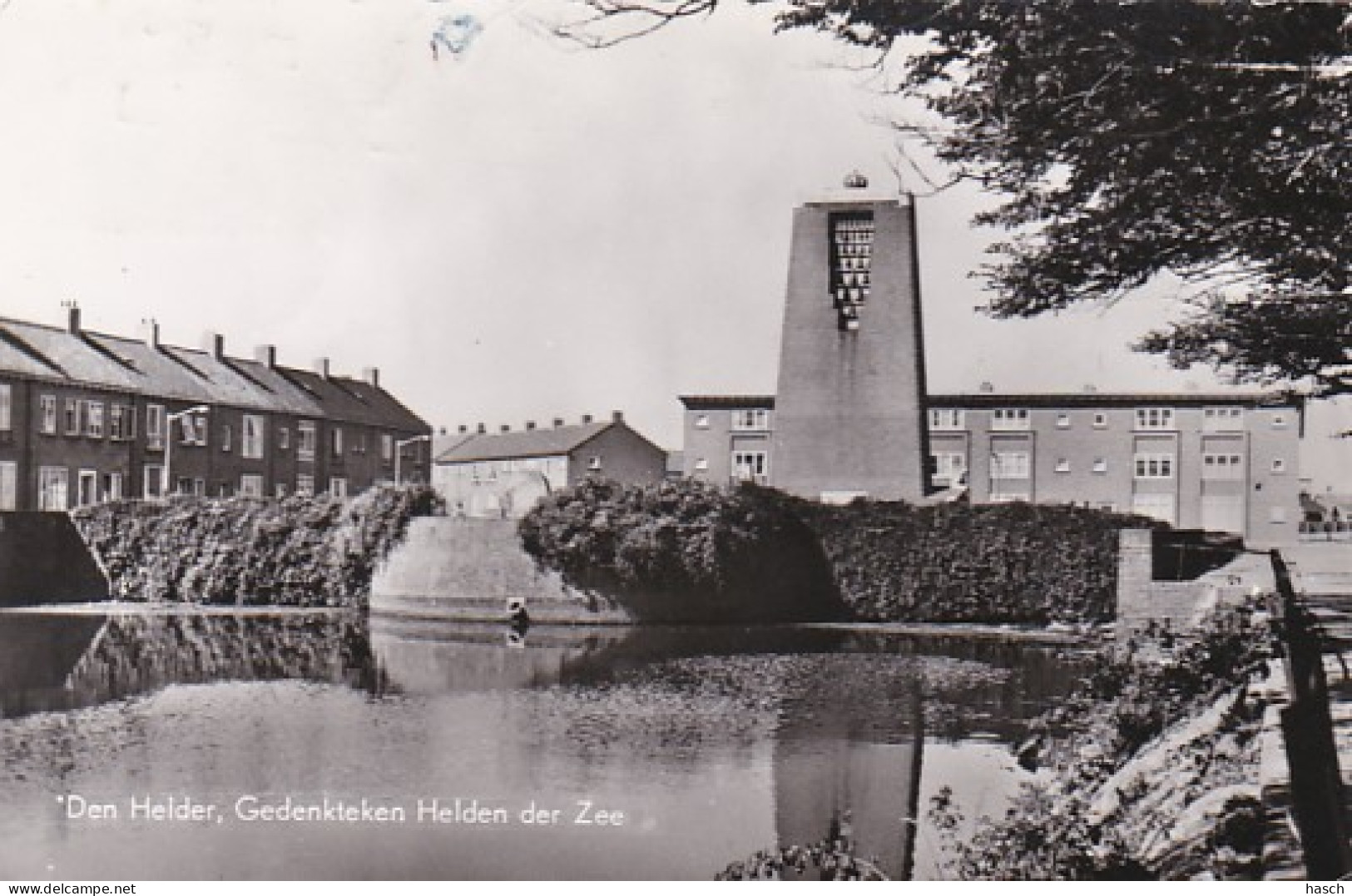 4837127Den Helder, Gedenkteken Helden Der Zee. (bovenin Een Vlekje) - Den Helder