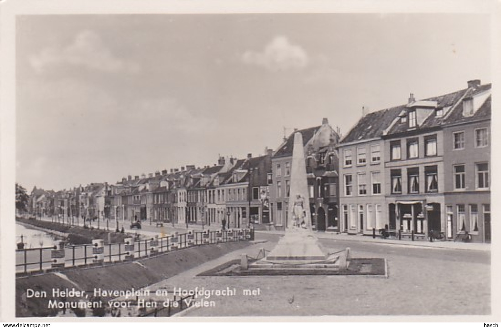 4837136Den Helder, Marine Monument. (kleine Vouwen In De Hoeken) - Den Helder