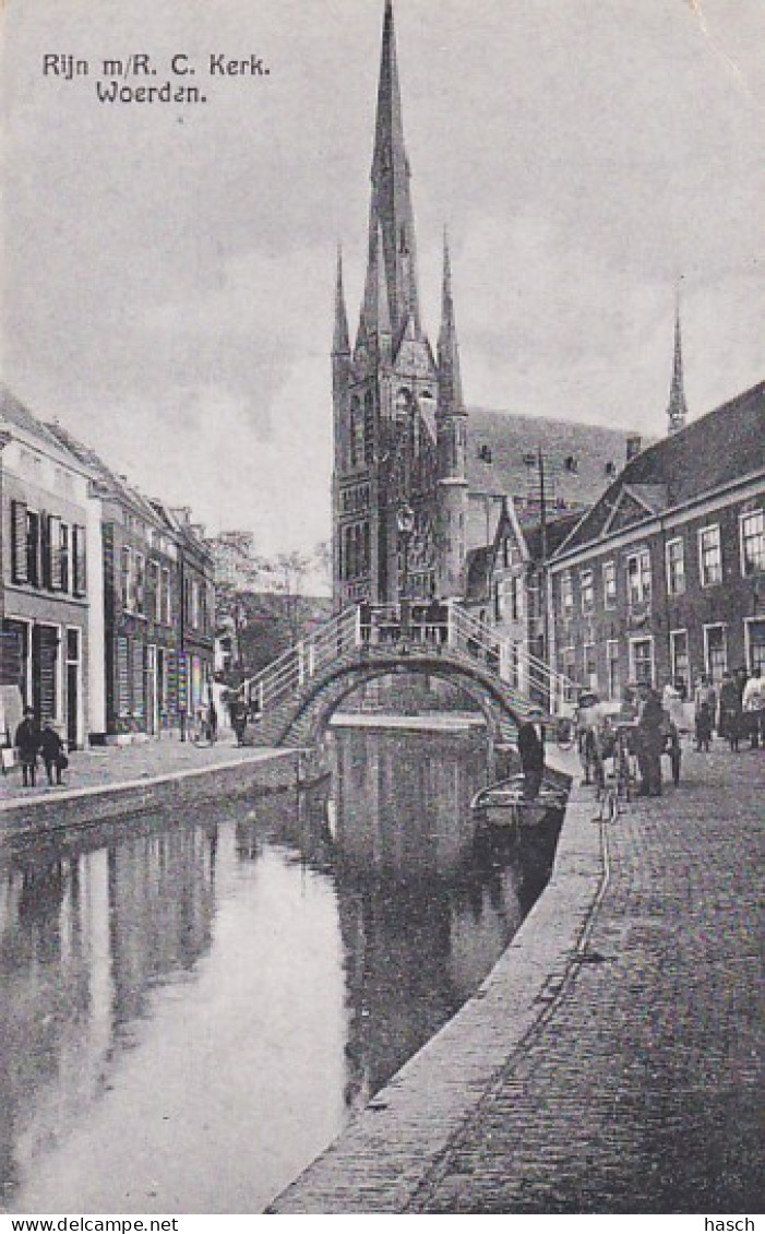 484265Woerden, Rijn M / R. C. Kerk. (rechtsboven Een Vouwtje) - Woerden