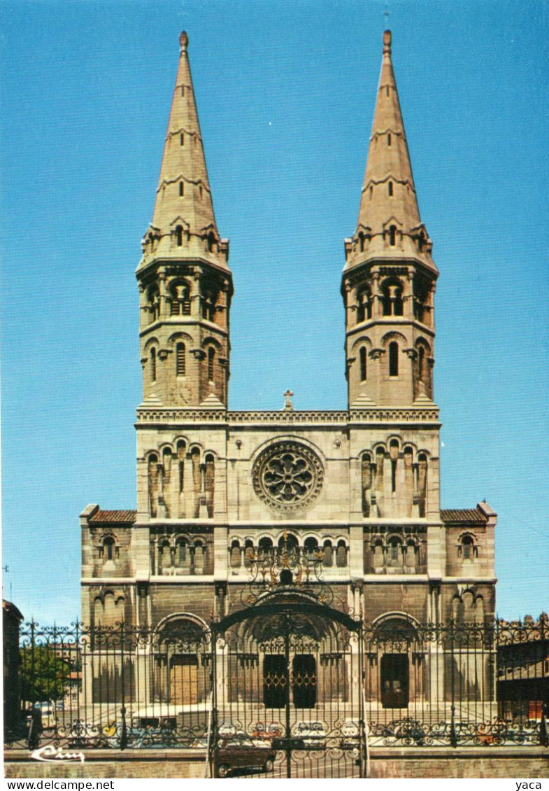 Macon -  église St Pierre - Kirchen U. Kathedralen