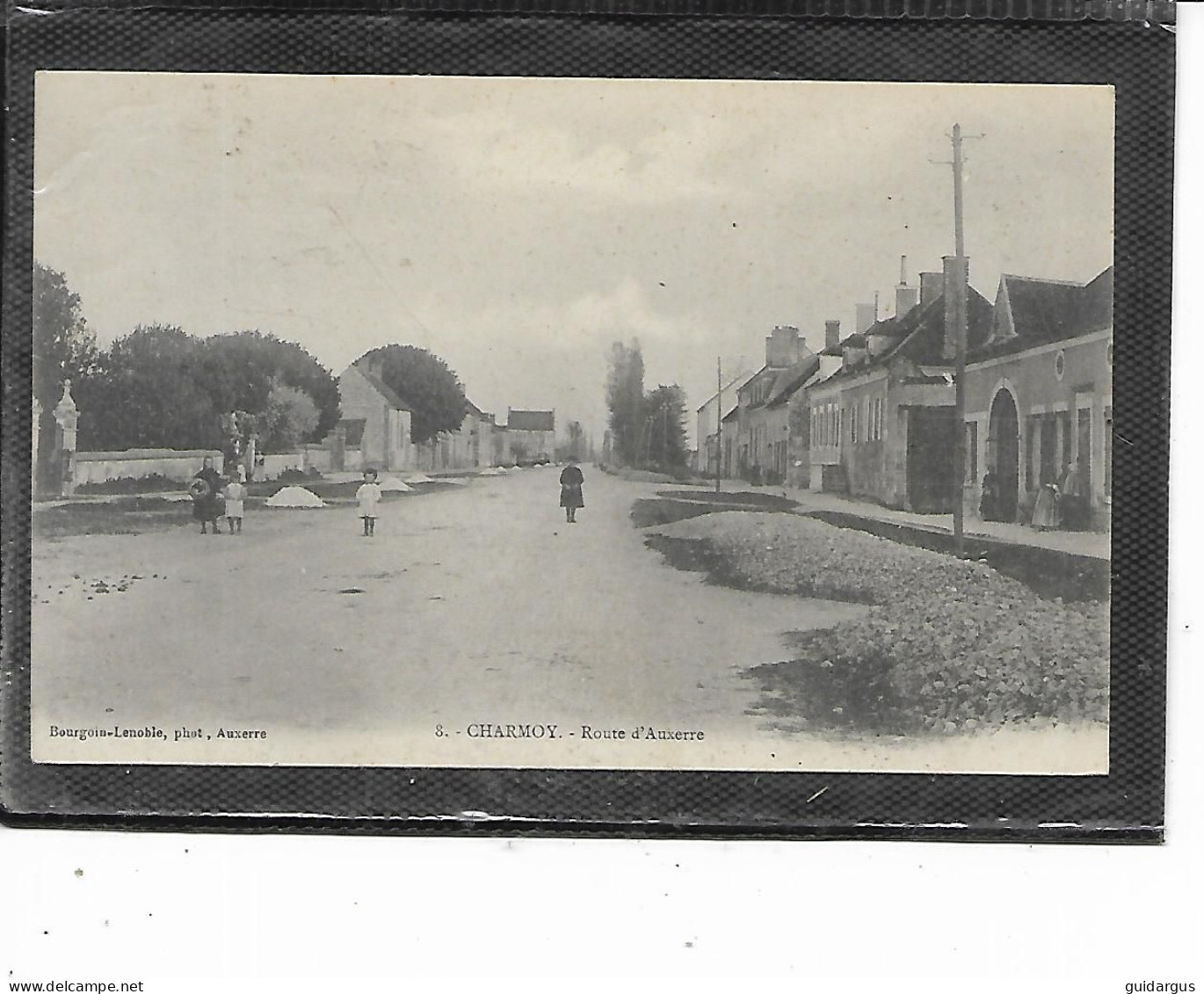 89-CHARMOY- Une Vue Animée De La Route D'AUXERRE - Charmoy