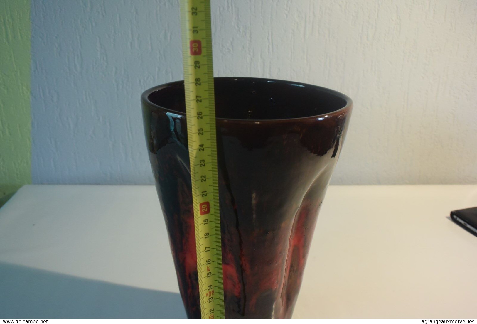 C107 Cache Pot Ou Vase En Verre De Coulée De Couleur H 26 Cm - Otros & Sin Clasificación