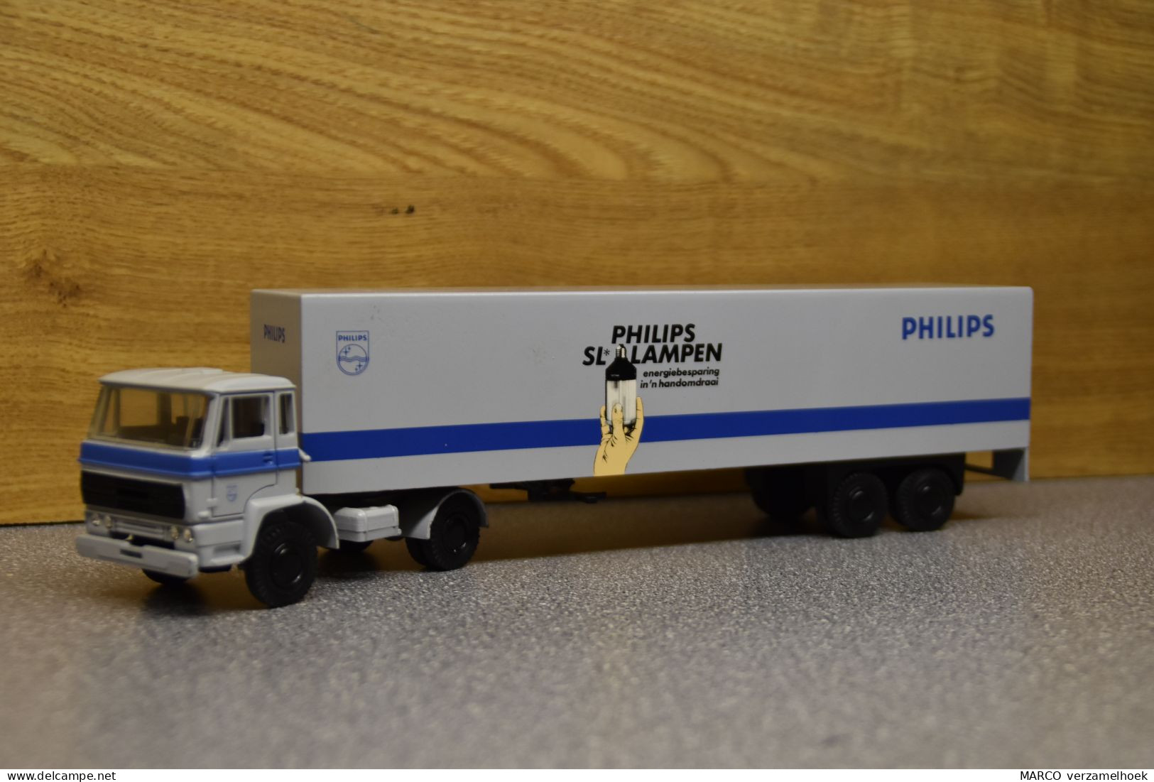 Lion Car Nr.36 DAF Oplegger Philips Eindhoven Scale 1:50 Philips SL Lampen - Camions, Bus Et Construction