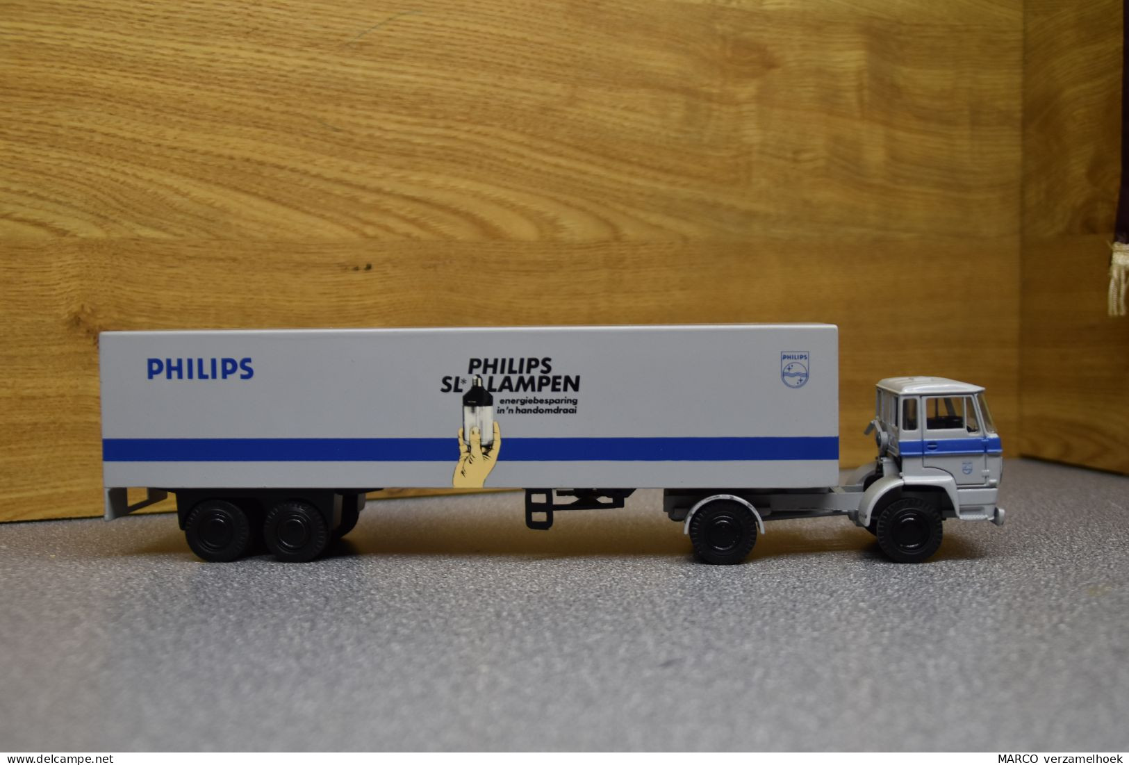 Lion Car Nr.36 DAF Oplegger Philips Eindhoven Scale 1:50 Philips SL Lampen - Camions, Bus Et Construction