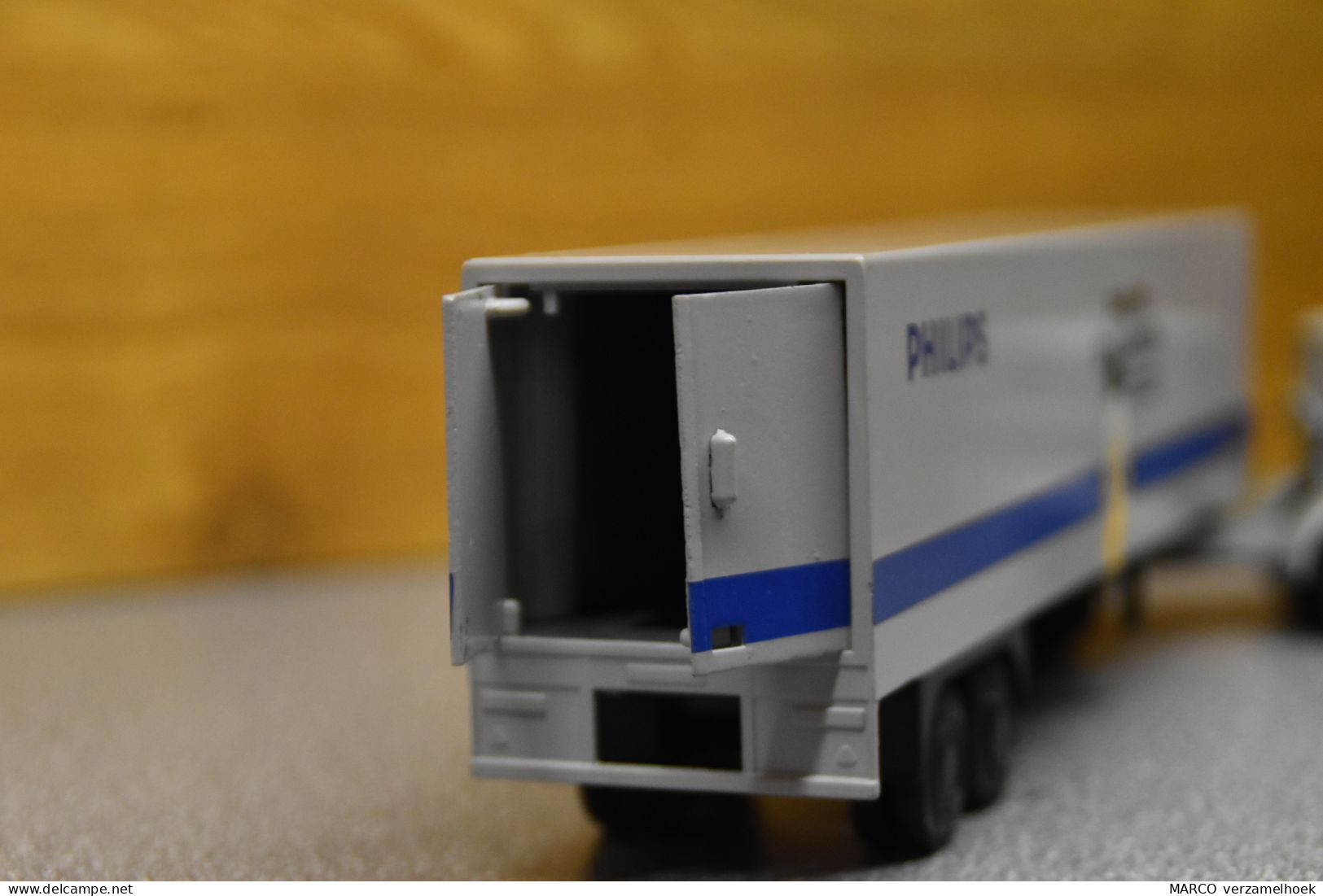 Lion Car Nr.36 DAF Oplegger Philips Eindhoven Scale 1:50 Philips SL Lampen - Trucks, Buses & Construction