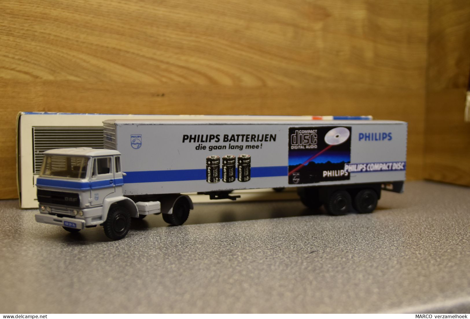 Lion Car Nr.36 DAF Oplegger Philips Eindhoven Scale 1:50 Philips Batterijen - Trucks, Buses & Construction