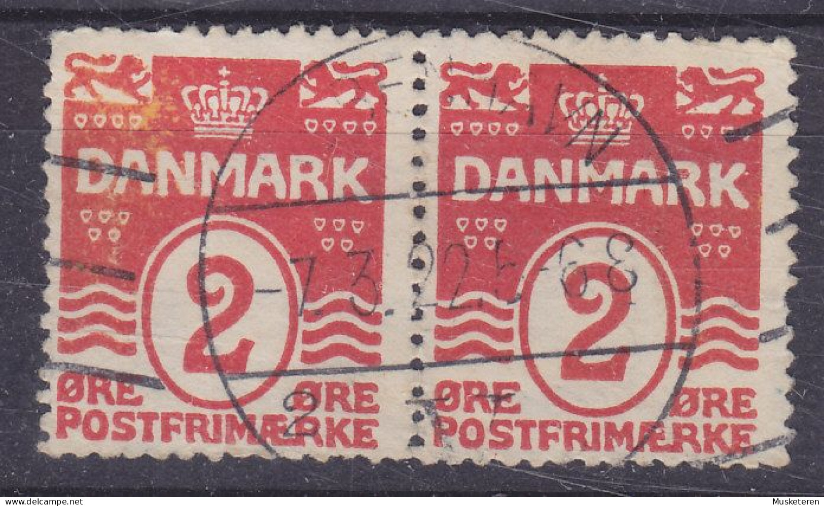 Denmark 1913 Mi. 78, 2 Øre Wellenlinien ERROR Variety (Right Stamp) 'Notch' I 'R' In ØRE, Spot Under Paw (2 Scans) - Abarten Und Kuriositäten