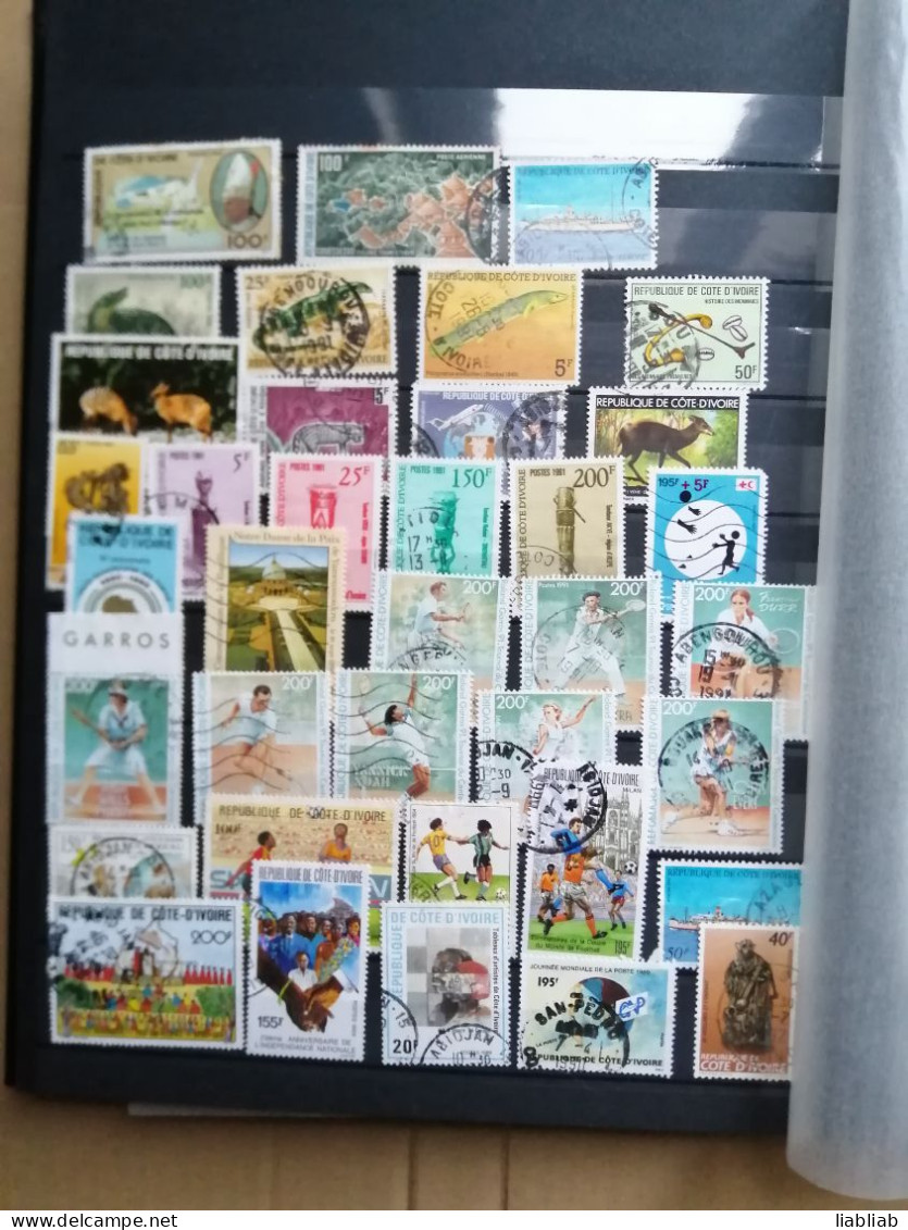 UNE COLLECTION DE 311 TIMBRES POSTE - Autres & Non Classés