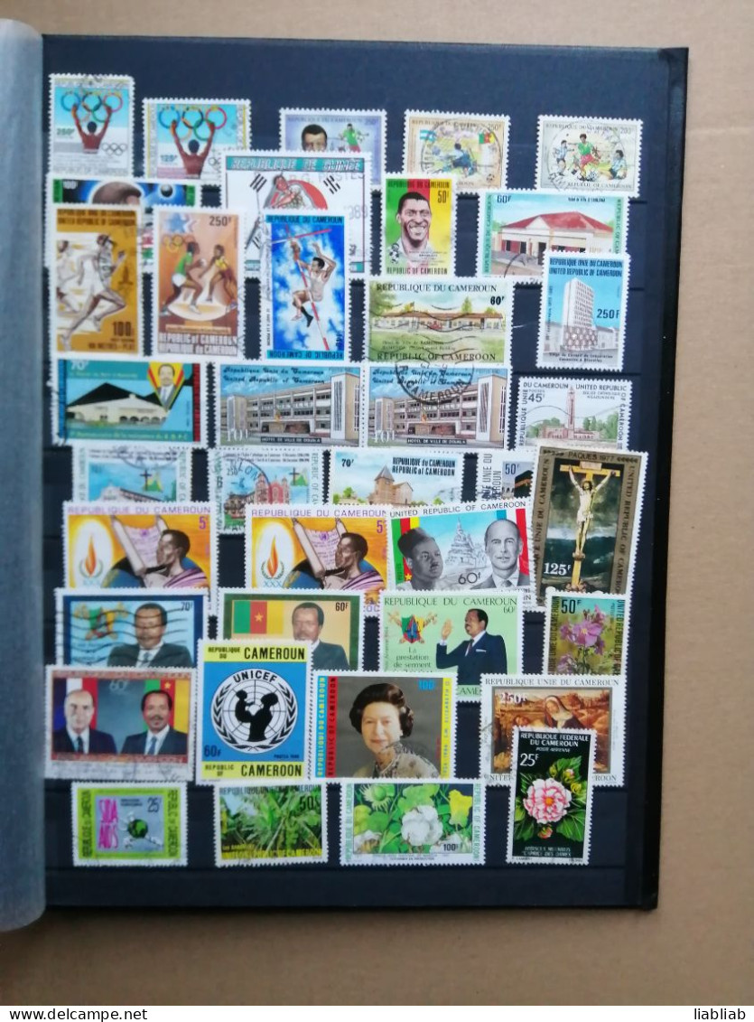 UNE COLLECTION DE 311 TIMBRES POSTE