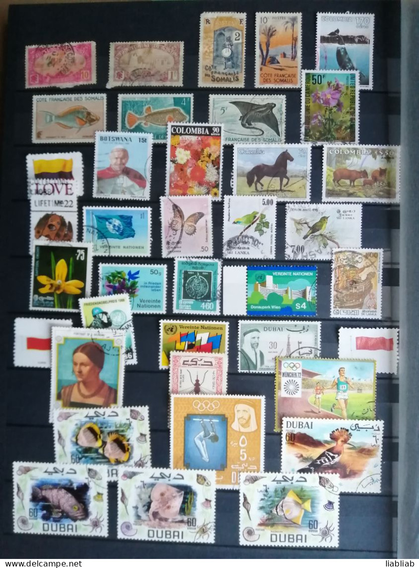 UNE COLLECTION DE 311 TIMBRES POSTE