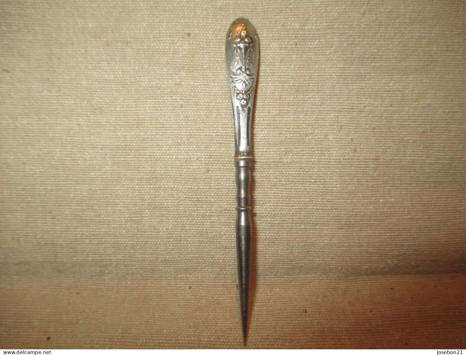 Ancien Poinçon De Couturière Argent Et Acier Milieu XIX ème - Zilverwerk