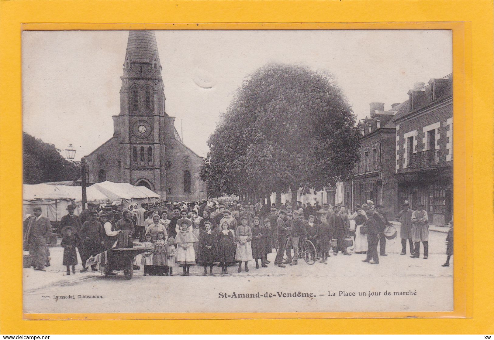 SAINT-AMAND-de-VENDÔME -41- Aujourd'hui Saint-Amand-Longpré - La Place Un Jour De Marché - Animation - Ref A 7415/16 - Saint Amand Longpre