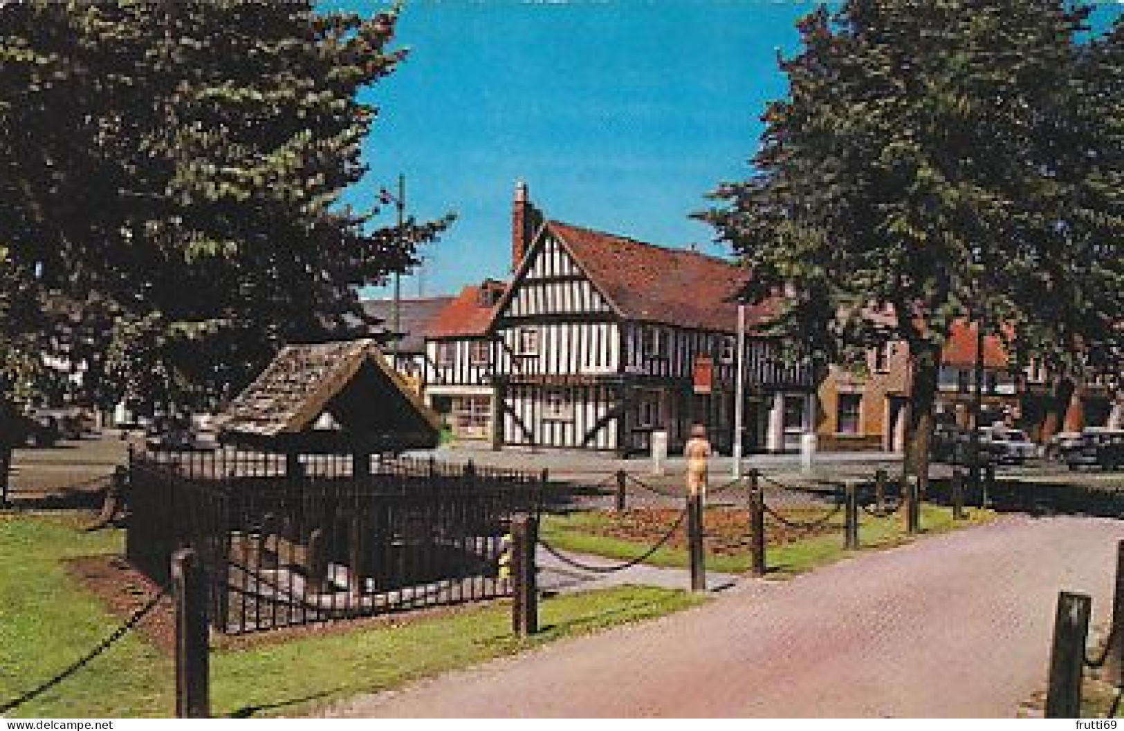 AK 182377 ENGLAND - Evesham - The Stocks And Ye Olde Rd House - Evesham