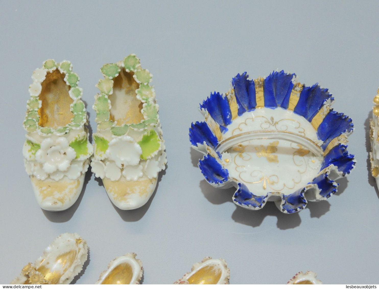 -LOT MINIATURES PORCELAINE LANGEAIS 1 PANIER & 4 Sabots + 5 Chaussures Vitrine  E - Altri & Non Classificati