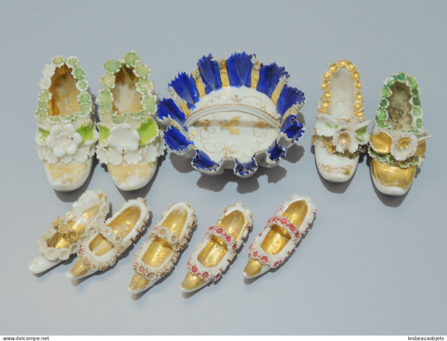 -LOT MINIATURES PORCELAINE LANGEAIS 1 PANIER & 4 Sabots + 5 Chaussures vitrine  E