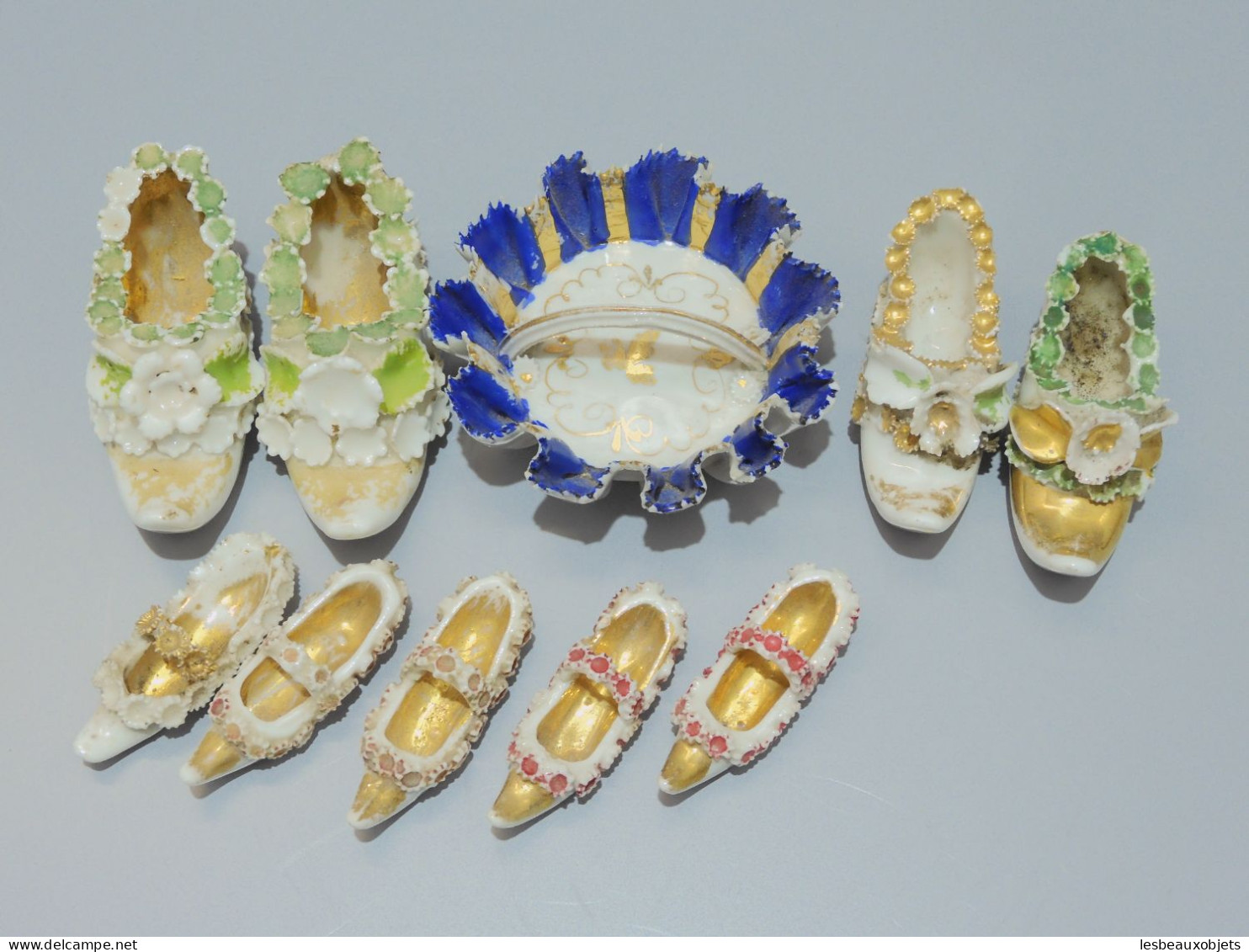 -LOT MINIATURES PORCELAINE LANGEAIS 1 PANIER & 4 Sabots + 5 Chaussures vitrine  E