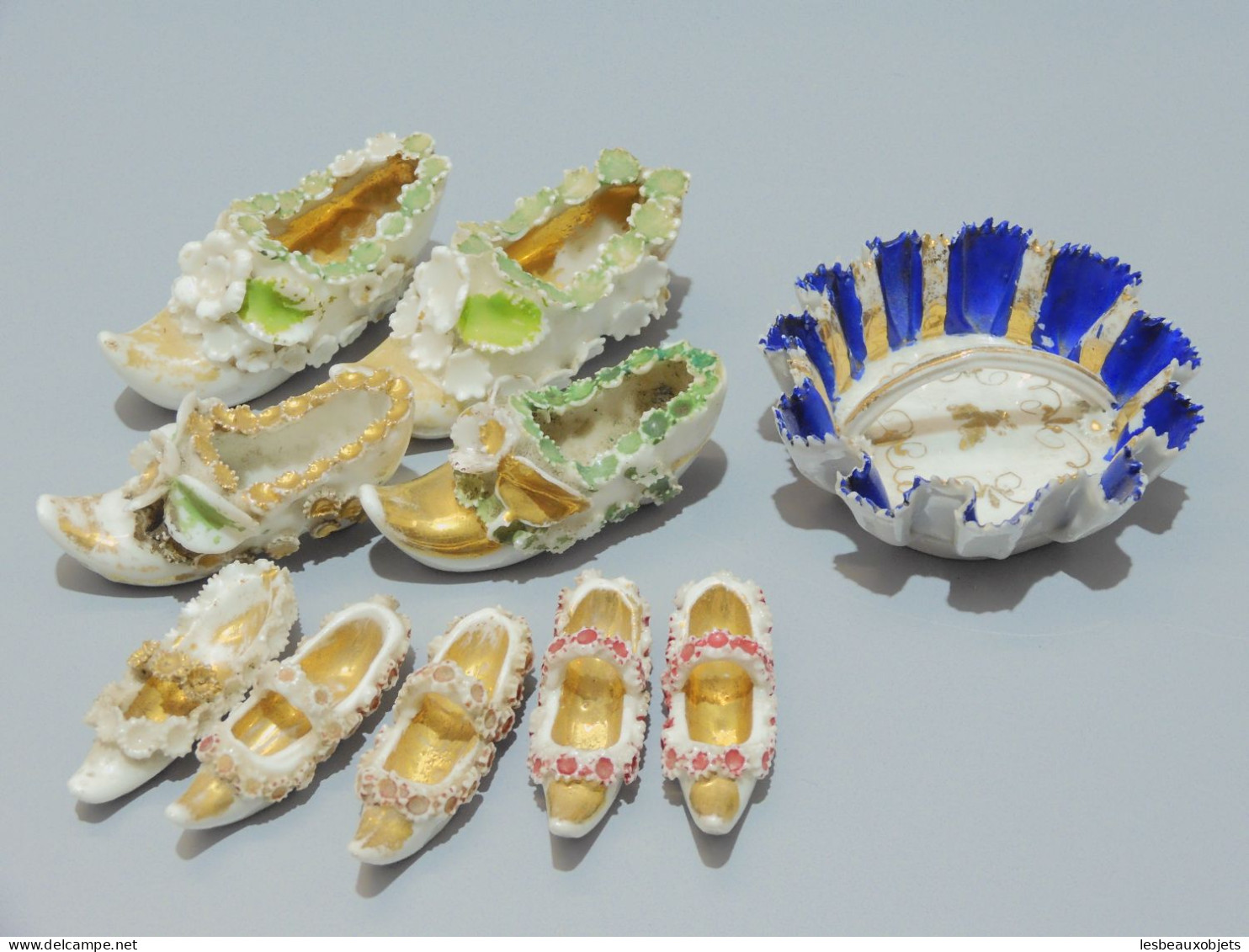 -LOT MINIATURES PORCELAINE LANGEAIS 1 PANIER & 4 Sabots + 5 Chaussures vitrine  E