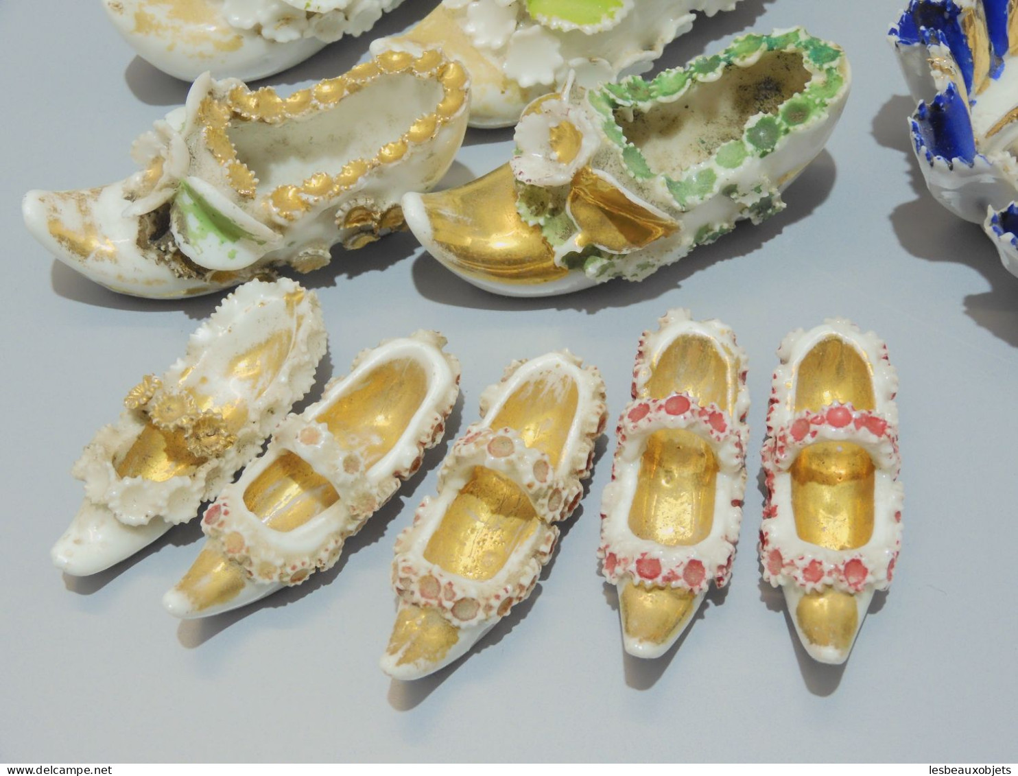 -LOT MINIATURES PORCELAINE LANGEAIS 1 PANIER & 4 Sabots + 5 Chaussures vitrine  E