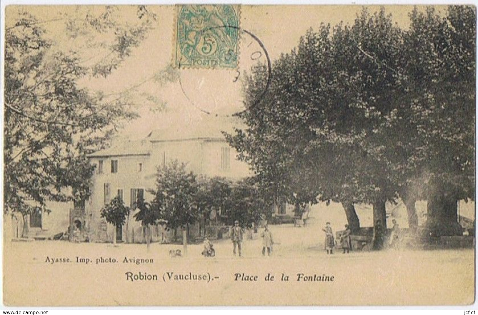 Cpa..84..ROBION..VAUCLUSE..PLACE DE LA FONTAINE - Robion