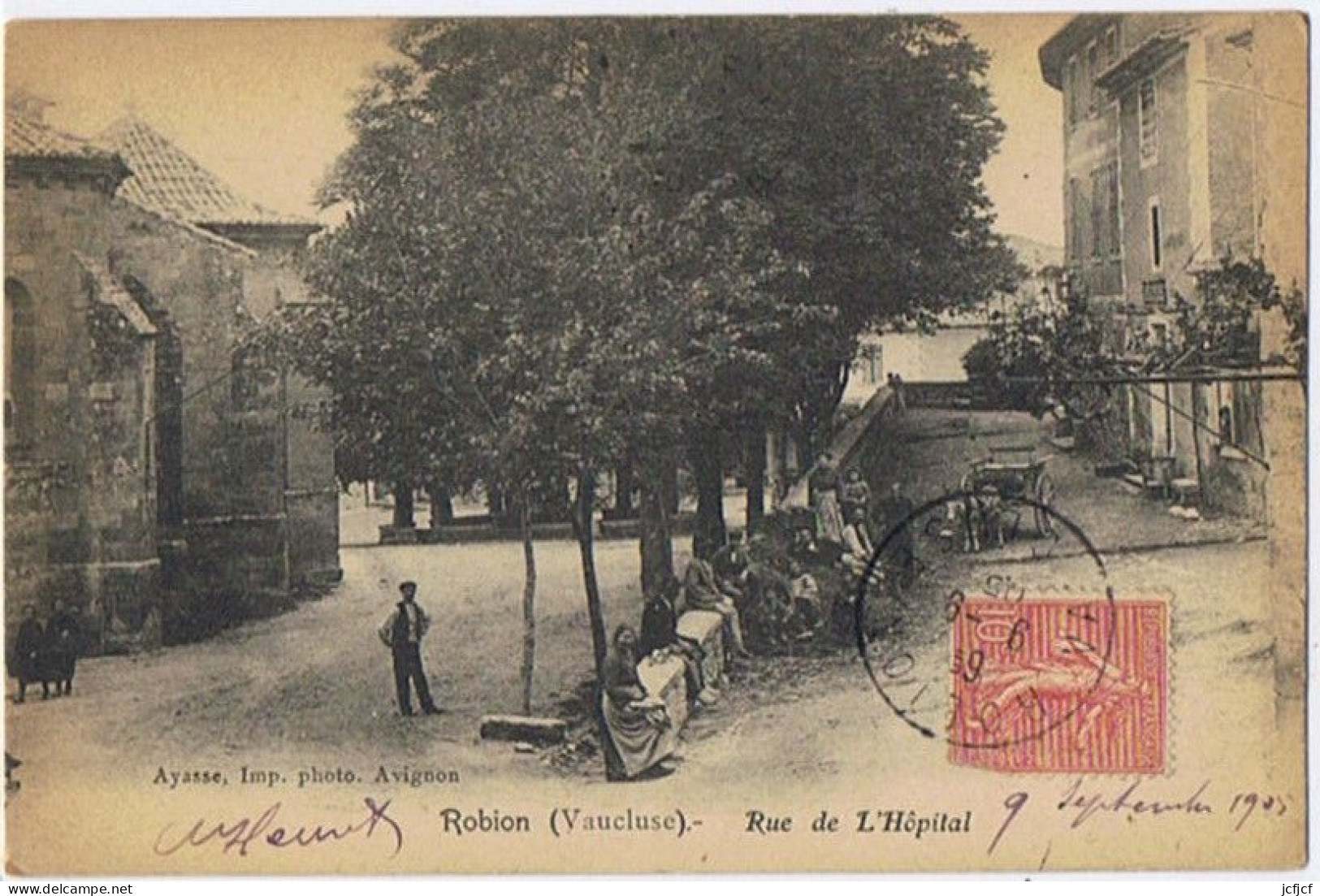 Cpa..84..ROBION..VAUCLUSE..LA RUE DE L'HOPITAL..ATTELAGE D'ANE - Robion