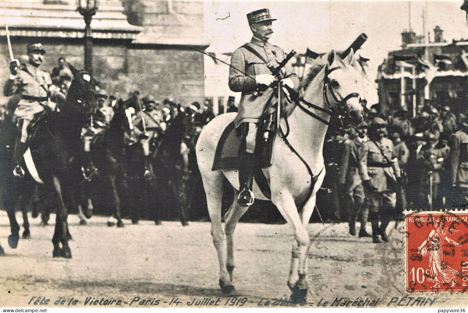 Fête De La Victoire - Carte Photo - Le Défilé Du 14 Juillet 1919 - Le Maréchal PETAIN à Cheval - Militaires - Animée - Manifestazioni