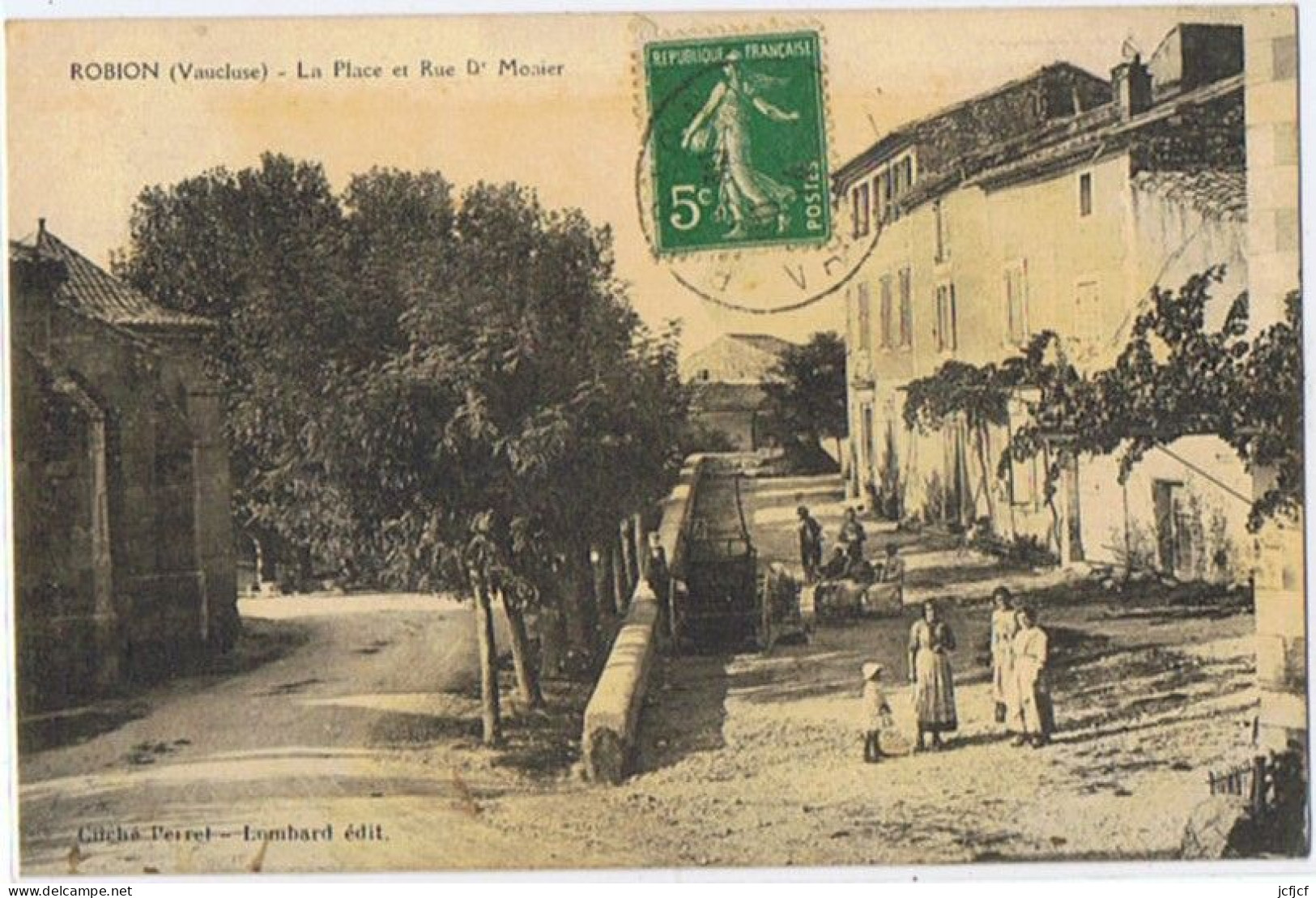 Cpa..84..ROBION..VAUCLUSE..LA PLACE ET RUE DR MONIER - Robion