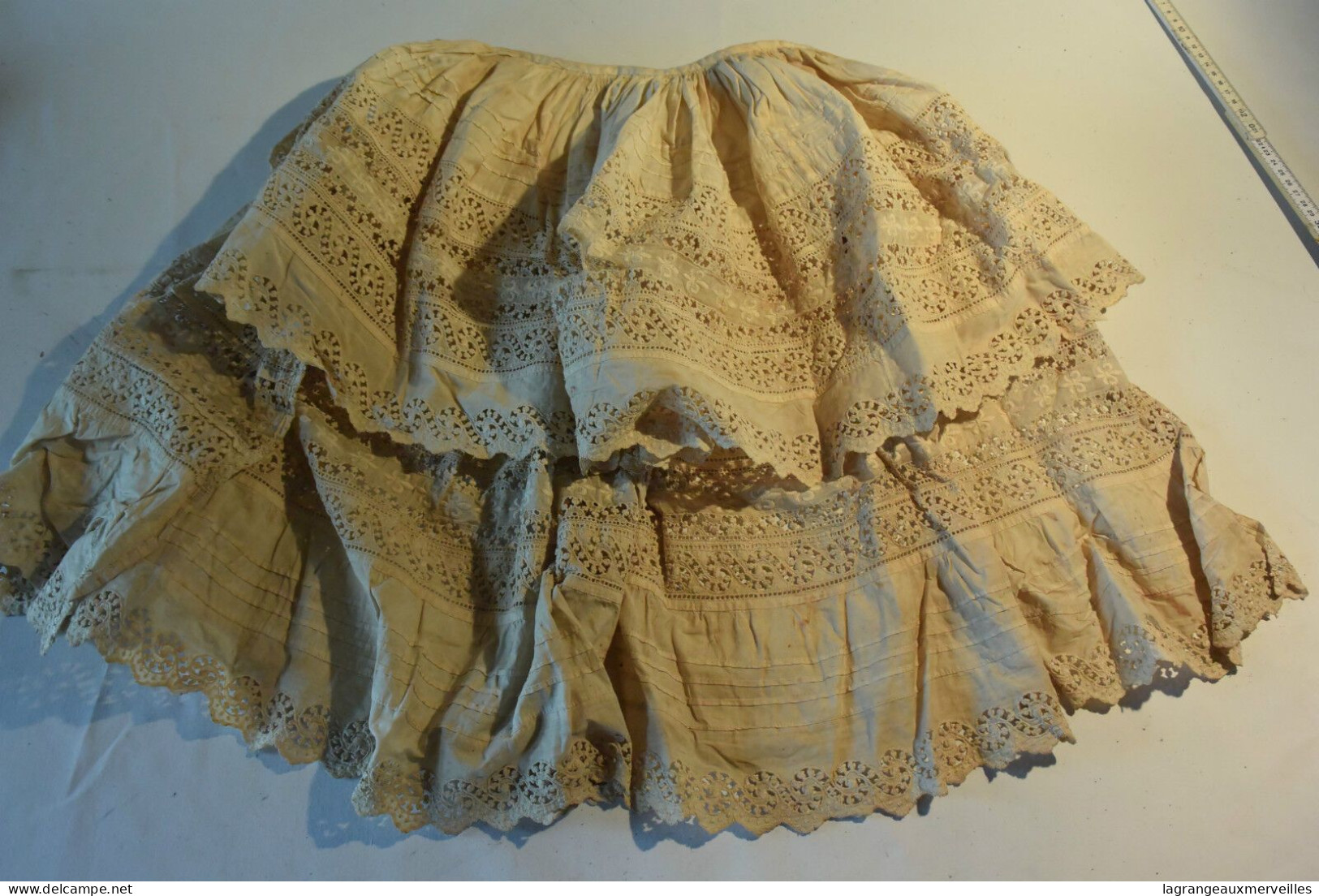 C240 Magnifique Et Authentique Robe Avec Broderie - Dentelles Et Tissus