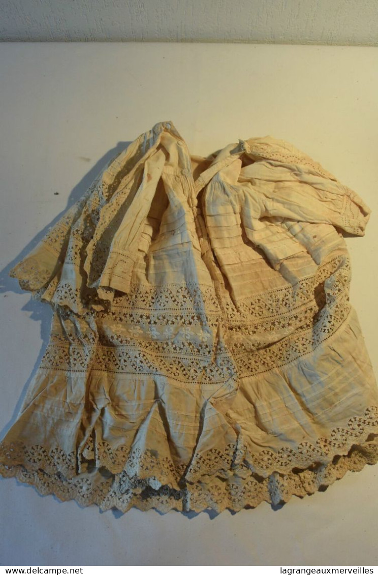 C240 Magnifique Et Authentique Robe Avec Broderie - Spitzen Und Stoffe