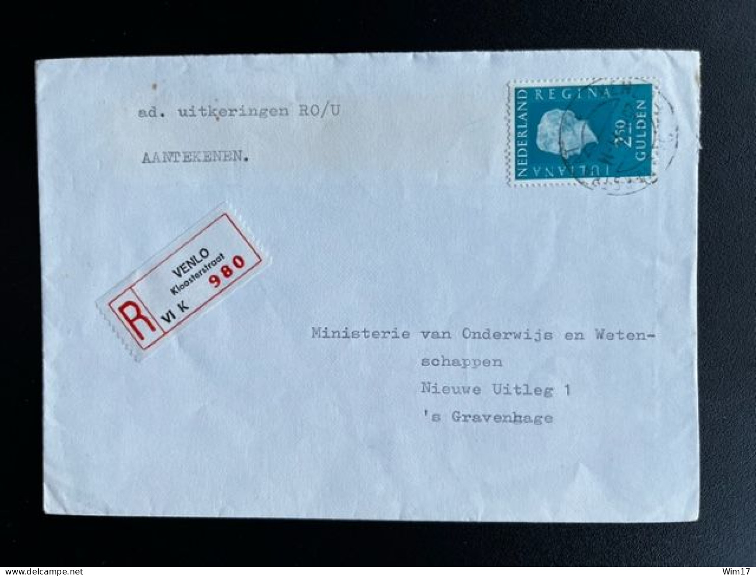 NETHERLANDS 1974 REGISTERED LETTER VENLO KLOOSTERSTRAAT TO 'S GRAVENHAGE 25-04-1974 NEDERLAND AANGETEKEND - Briefe U. Dokumente