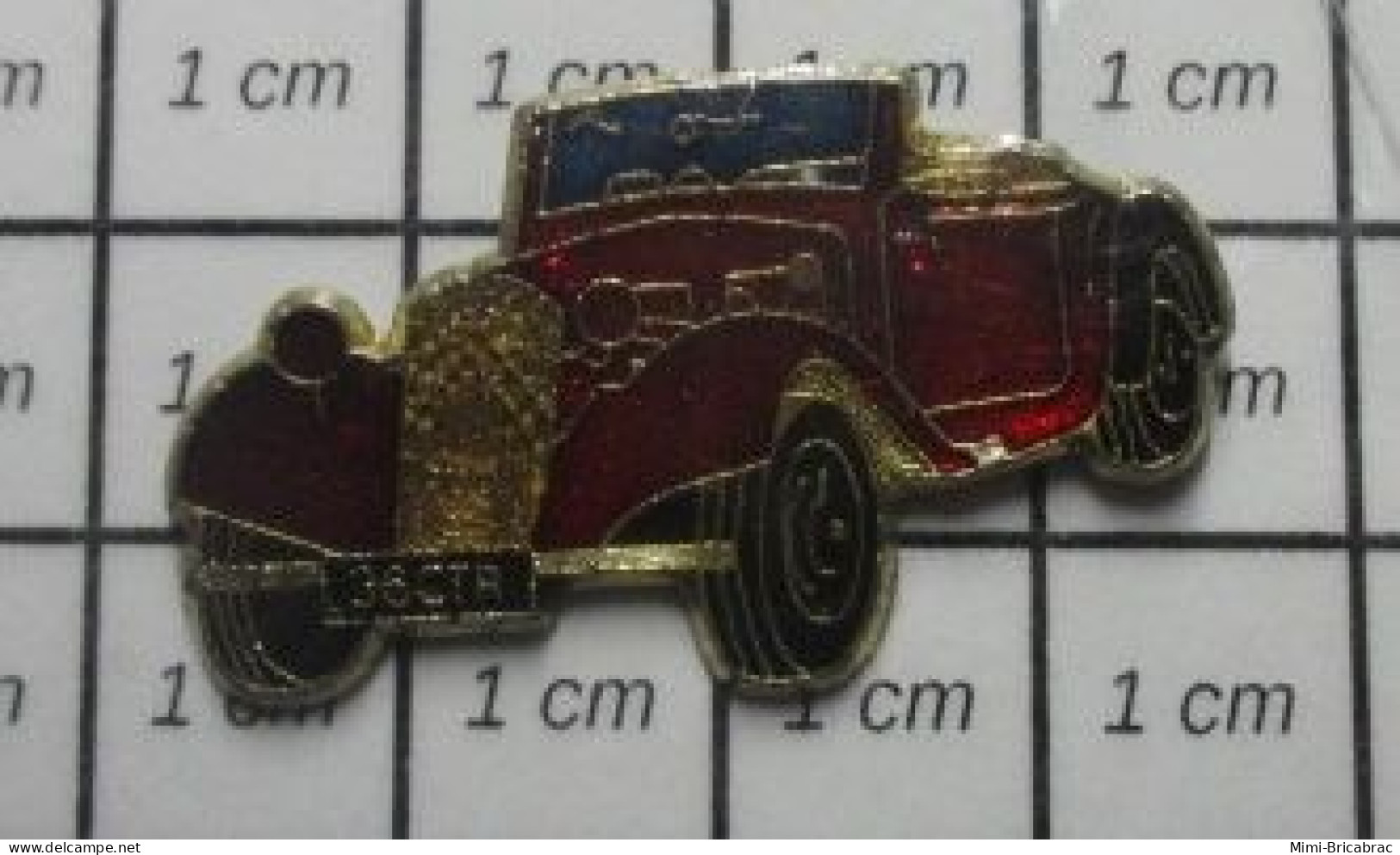 1021 Pin's Pins / Beau Et Rare / AUTOMOBILES / CITROEN 36 CTR ROUGE SANG TRACTION AVANT - Citroën