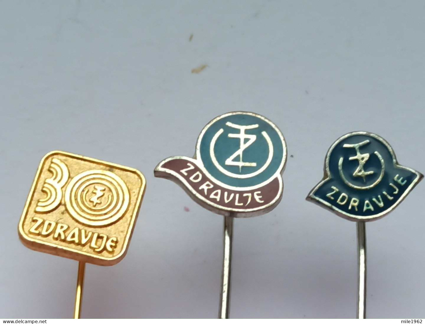 BADGE Z-98-5 - 3 PINS - ZDRAVLJE, PIN YUGOSLAVIA, Pharmacy Pharmacie Farmacia Pharmazie, MEDICAL - Lots