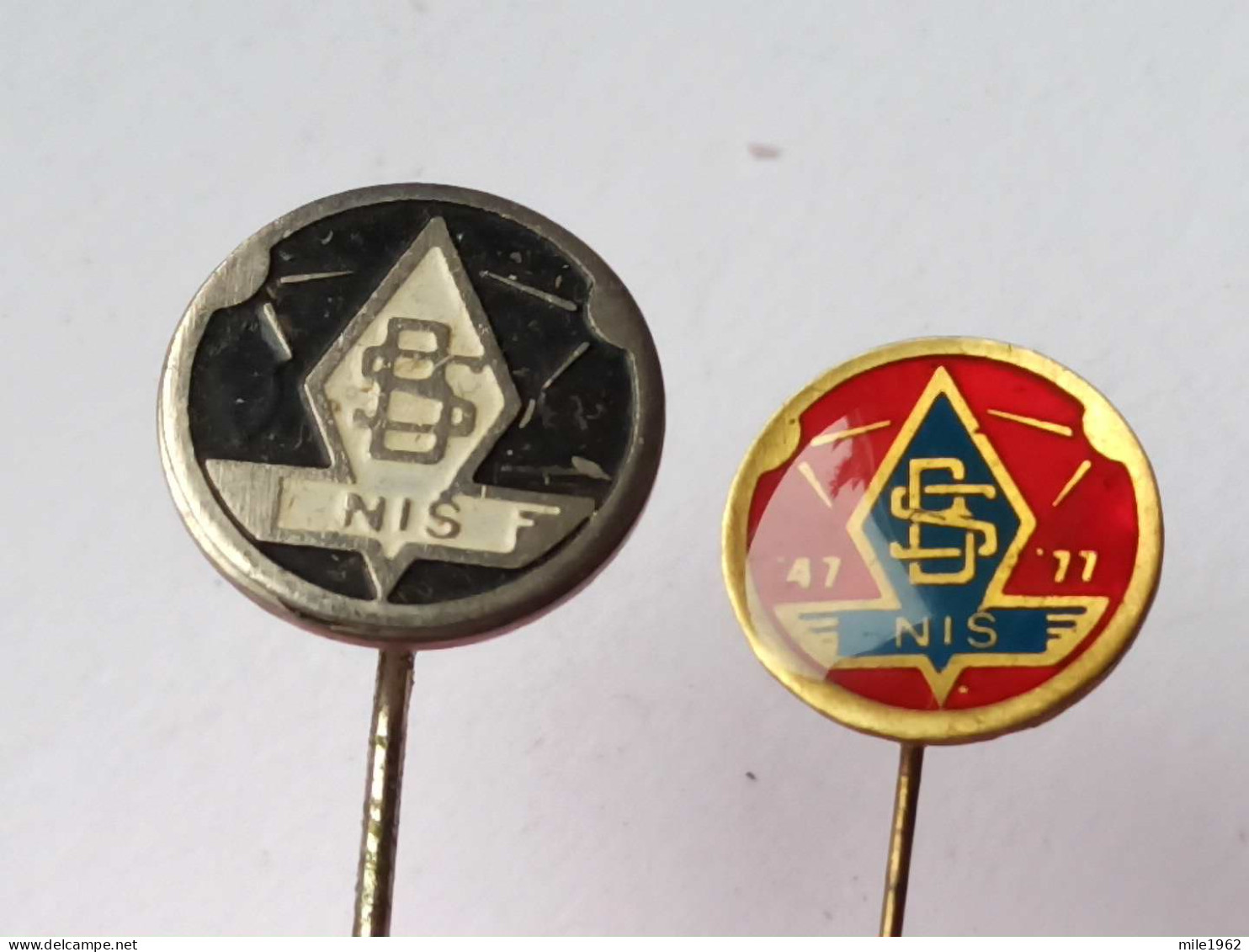 BADGE Z-98-6 - 2 PINS - BS NIS, SERBIA - Lots