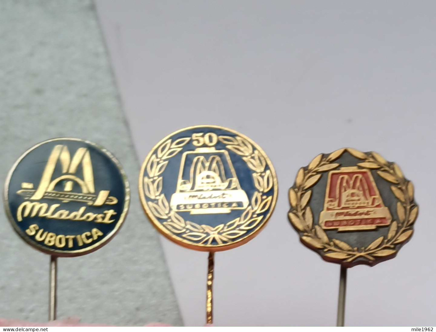 BADGE Z-98-6 - 3 PINS - MLADOST SUBOTICA, PIN SERBIA - Lots