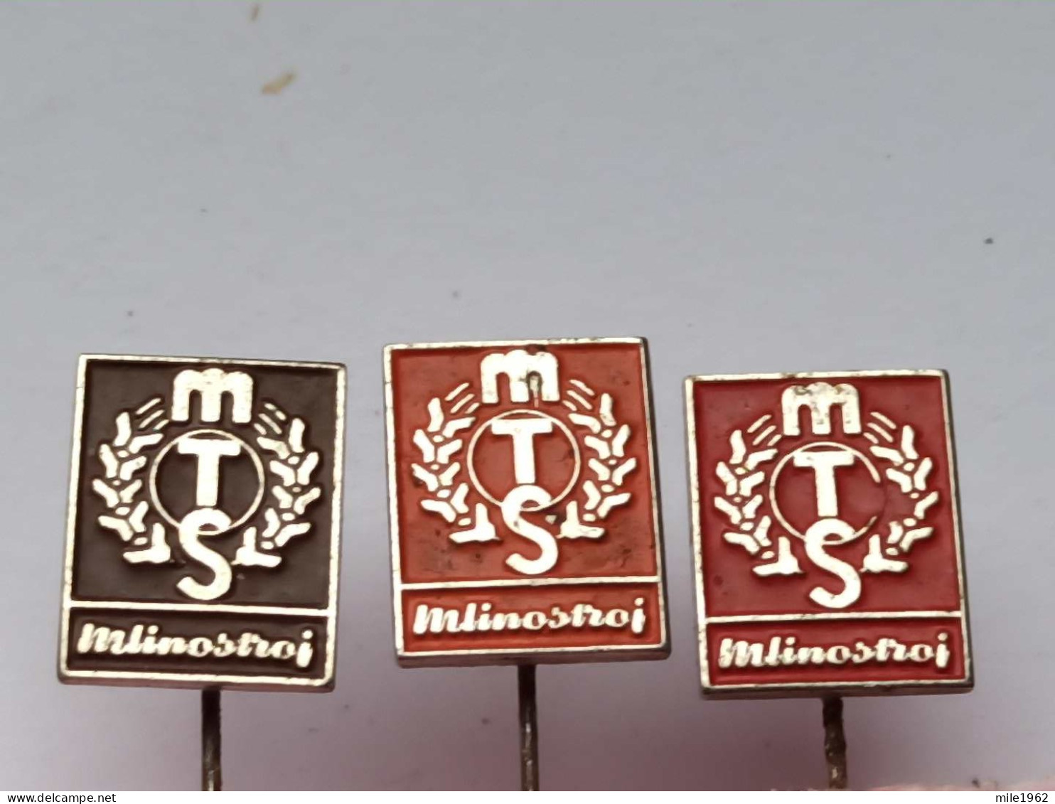 BADGE Z-98-6 - 3 PINS - MTS MLINOSTROJ, MOULIN, MILL - Lots